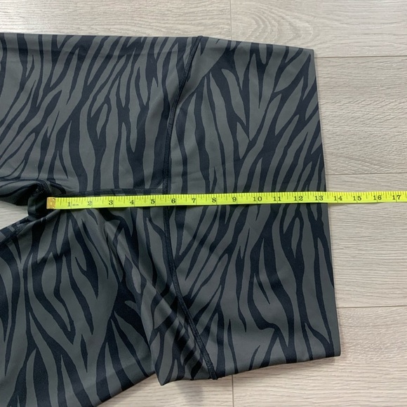 Old Navy High Waisted PowerSoft Biker Shorts - Picture 9 of 9